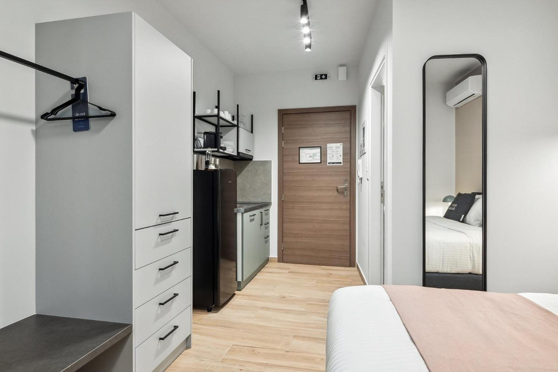 Limehome Athens Solonos City Center Extérieur photo